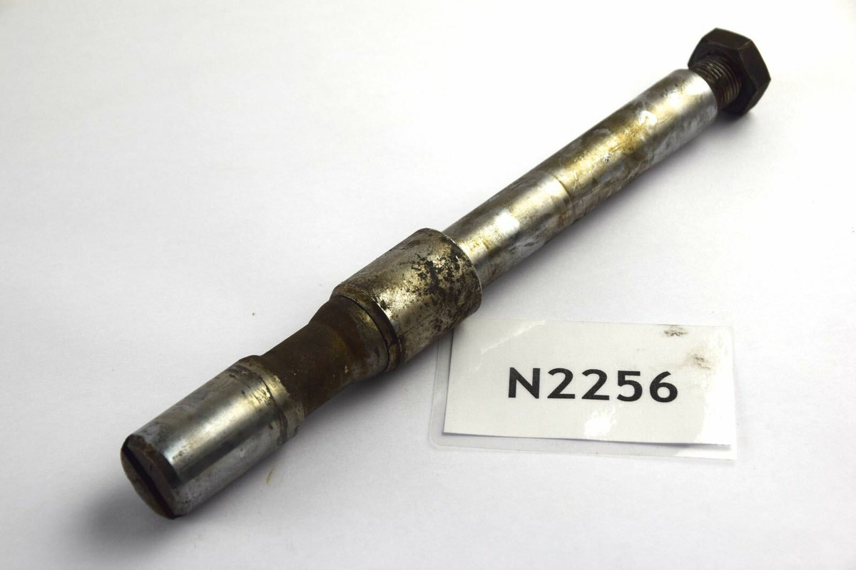 Moto Guzzi 850 Le Mans 3 VF Bj 1983 - front axle wheel axle front