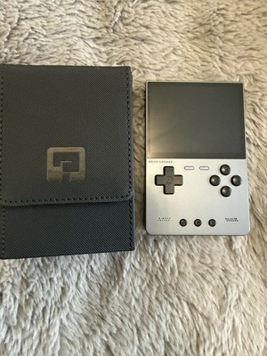 Trimui Brick HAMMER Handheld-Spielkonsole - GRAU mit Custom Case NEUWERTIG