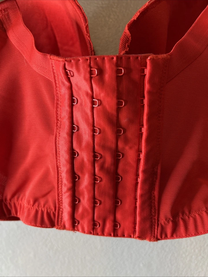 Sexy Sujetador Balconette Cacique Rojo Ligeramente Forrado con Encaje, Lazos y Acento Corazón 42DD Foto 4 de 4