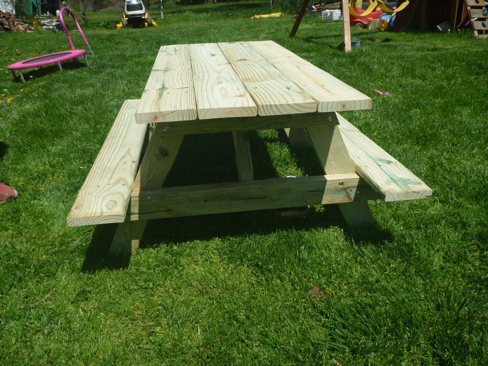 Handmade 4ft Children's Picinic Table - Image 3 of 3