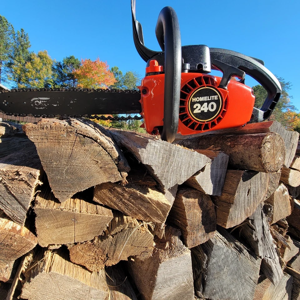 Vintage HOMELITE 240 Chainsaw with Bar/Chain & Case ( Read Descrip) - Image 2 of 4