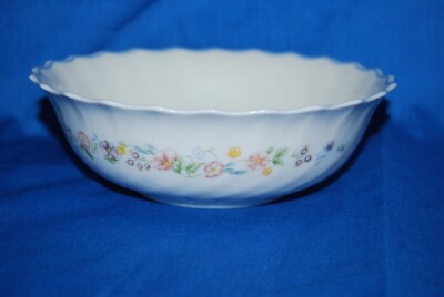 Victoria by Arcopal Coupe Cereal Bowl 6.25'' Vintage France Excellent