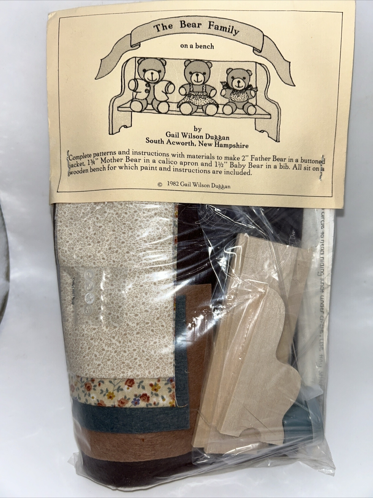 Gail Wilson Duggan Kit  The Bear Family On A Bench  1982 -Sealed