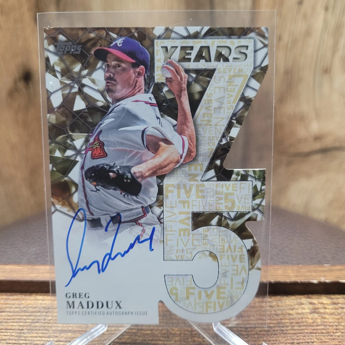 Topps Greg Maddux Autographed Baseball Sports Trading Cards