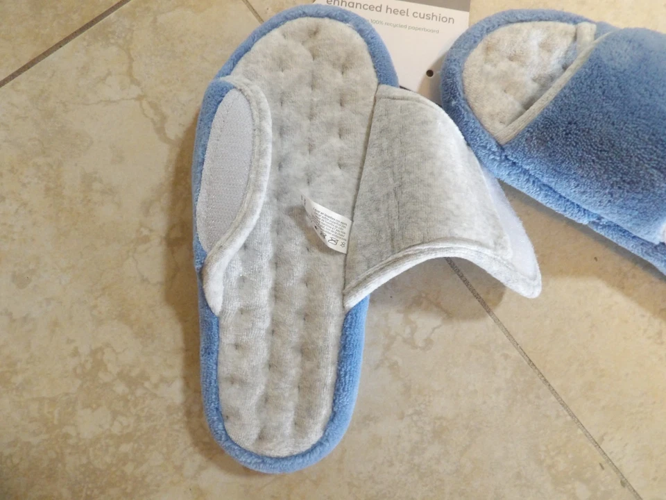 isotoner Women's Size XS 5.5-6 Machine Wash Pillow Step Heel Enhancer Slippers - Image 3 of 4