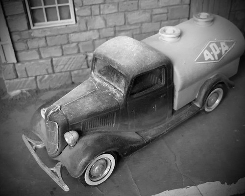 1:43 scale O Scale On30 FORD TANKER TRUCK Customed Weathered
