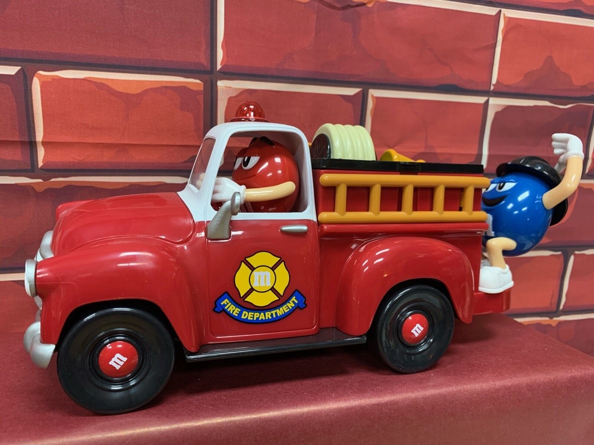 その他 m&m's FIRE TRUCK CANDY DISPENSER M&M's Fire Truck Candy Dispenser With Lights & Sounds (each