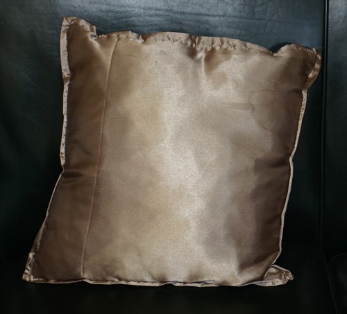 SUITE OF FIVE MIXED SOFA AND ARMCHAIR CUSHIONS FOR THAT MIXED FRIENDS VIBE! - Picture 11 of 12