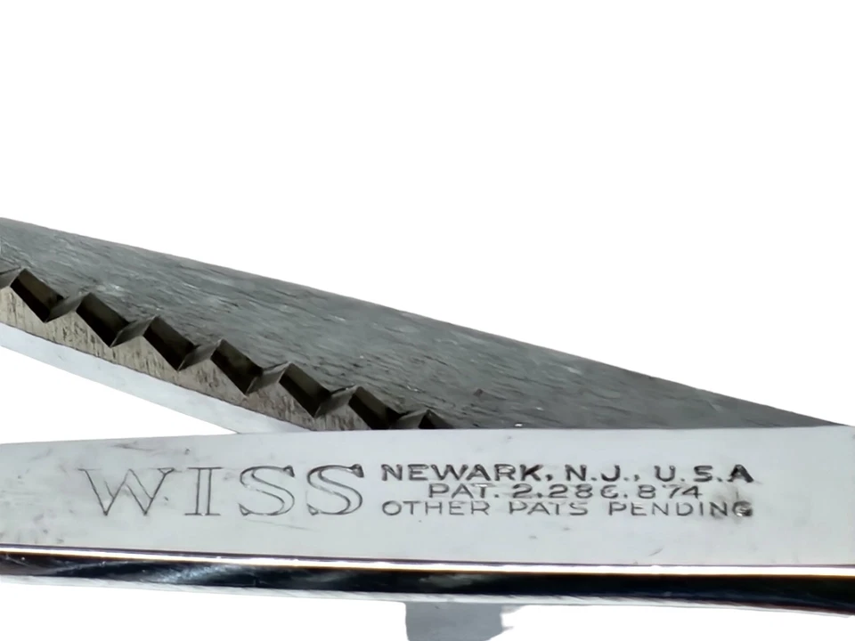 Mundial Tailor's Dressmaker Stainless Steel Scissors 8" Serrated Blades Vintage  - Image 3 of 4