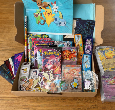Pokémon Geschenkbox S M XL | Karten, Sticker & Mehr | Geschenk für Kinder