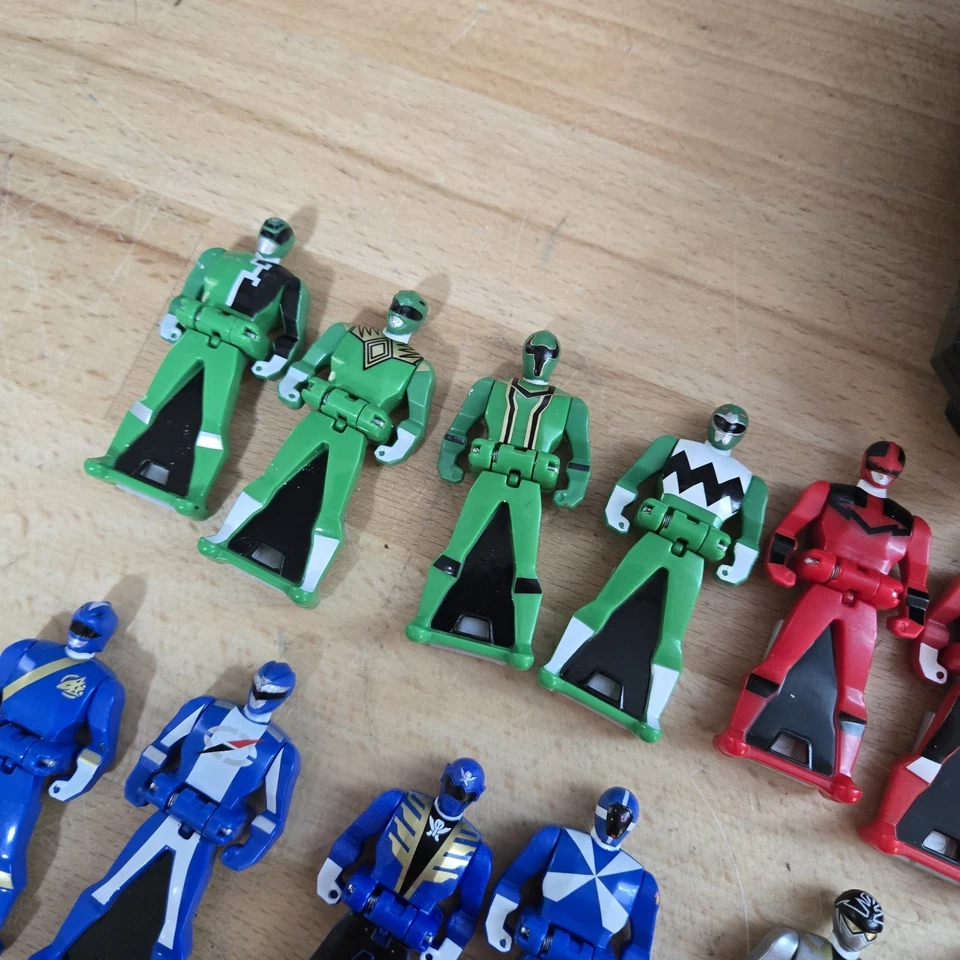 Bandai Power Rangers Super Megaforce Deluxe Legendary Keys 25 + Teléfono no se abre Foto 2 de 4