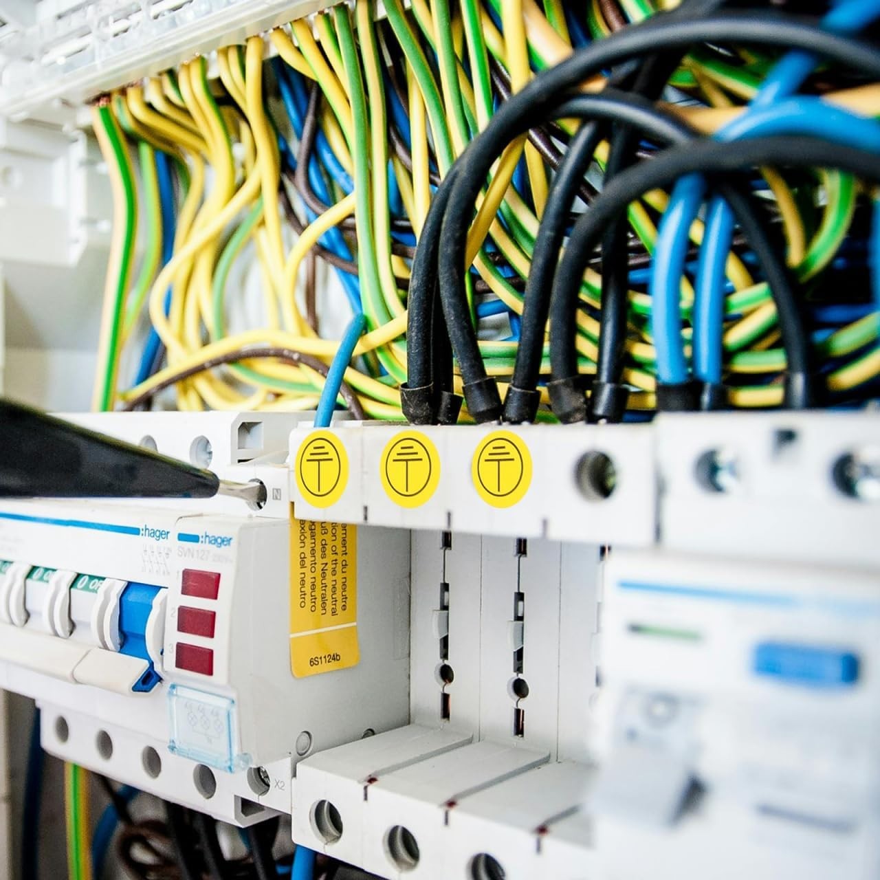 iplusmile 800pcs Ground Symbol Stickers Labels 1.00X1.00X0.10CM, Yellow 