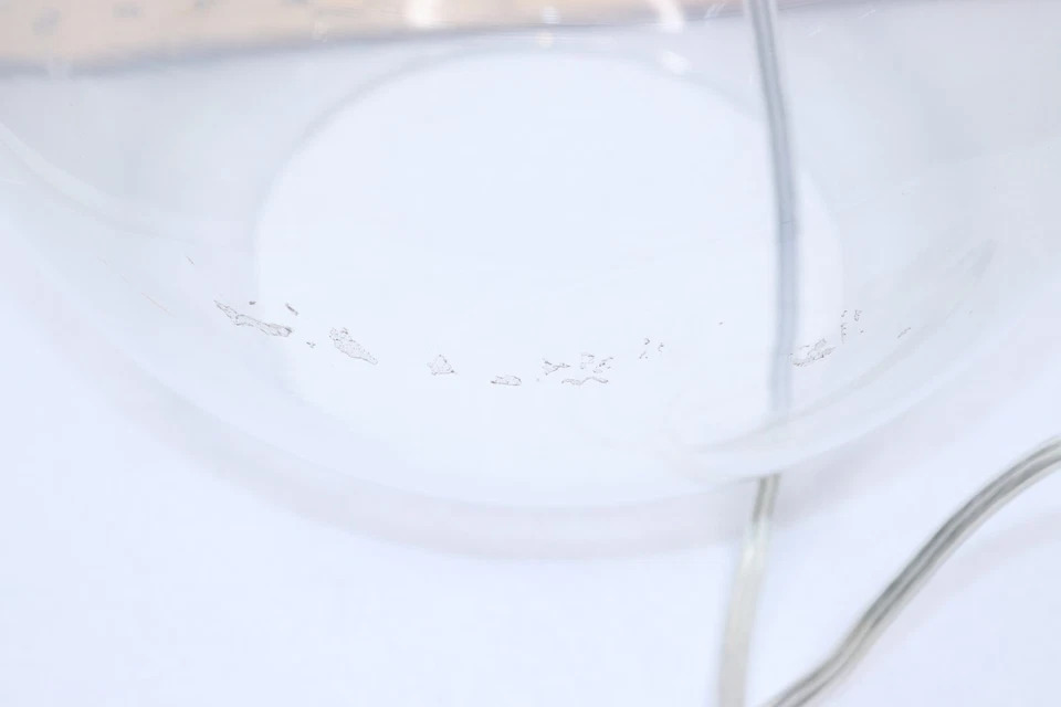 Lámpara de mesa Hampton Bay Windmere vidrio transparente 21,5" - sin residuos de pegatinas de pantalla Foto 3 de 4