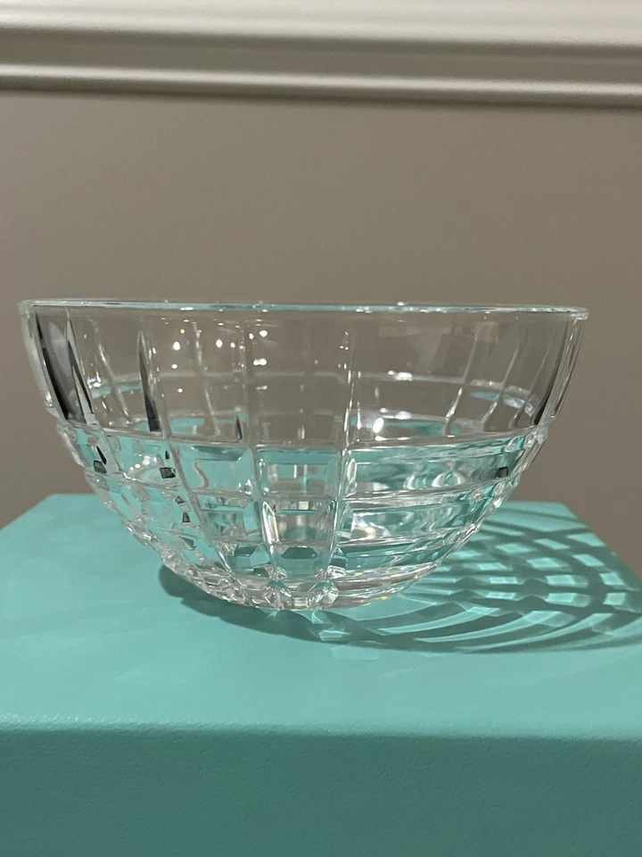 Cristal Tiffany & Co pequeño Cuenco 4.5 Diam 14.5 Cir Grabado Diseño a Cuadros Nuevo En Caja Foto 2 de 4