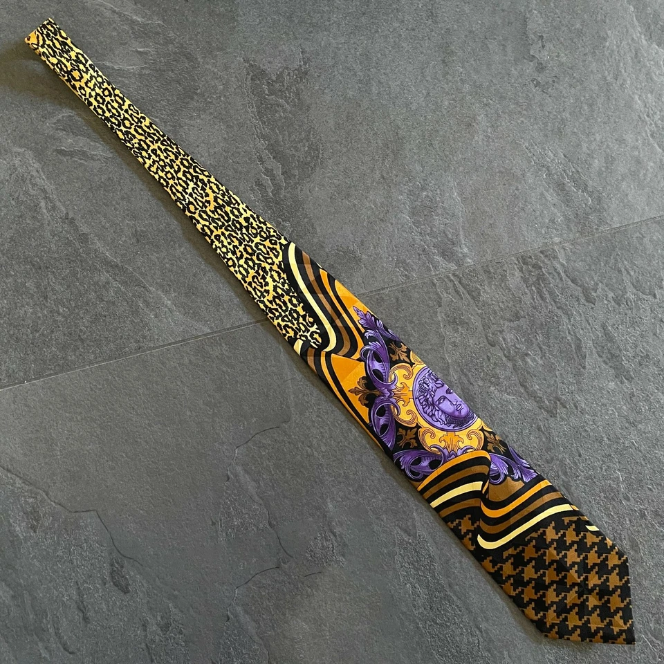 GIANNI VERSACE Corbata de Seda Animal Pata de Gallo Estampado Medusa Marrón Negro Morado Foto 4 de 4