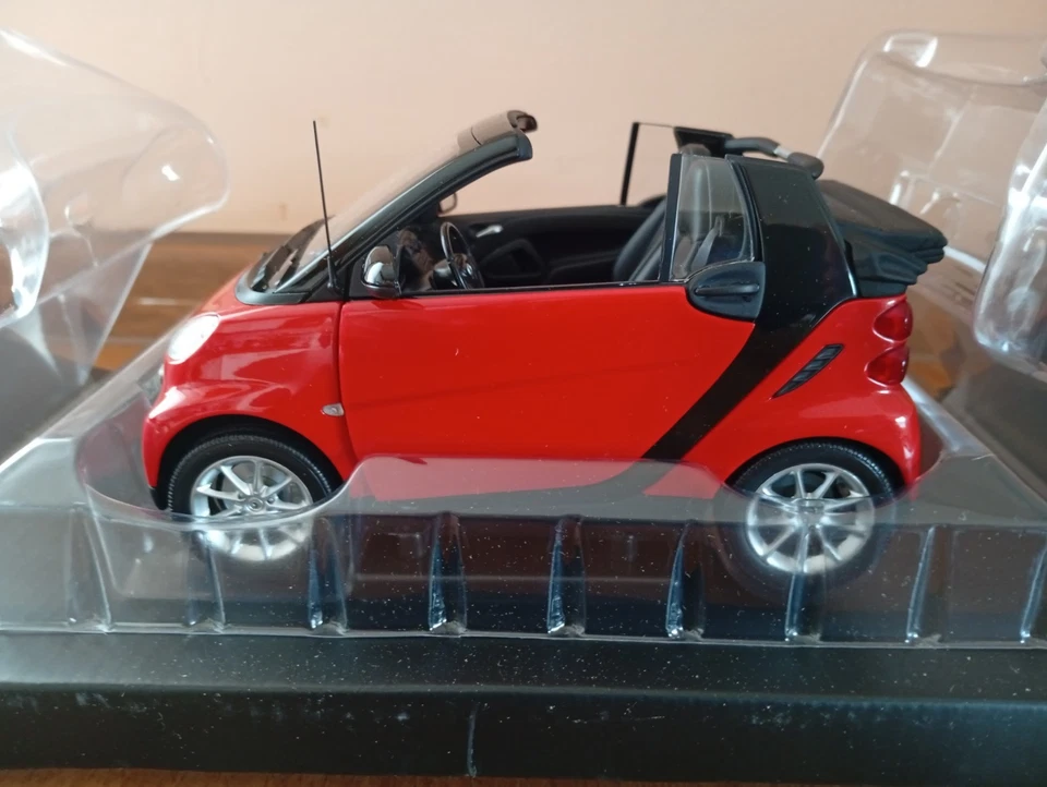 Smart  Fortwo Cabrio Rossa - 2007 - 1/18 - Minichamps  - Immagine 2 di 4