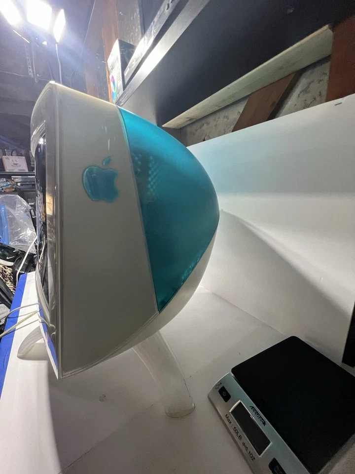 Vintage 1999 Apple M6496 CRT Monitor Bondi Blue 17" Studio Display *AS-IS READ - Image 4 of 4