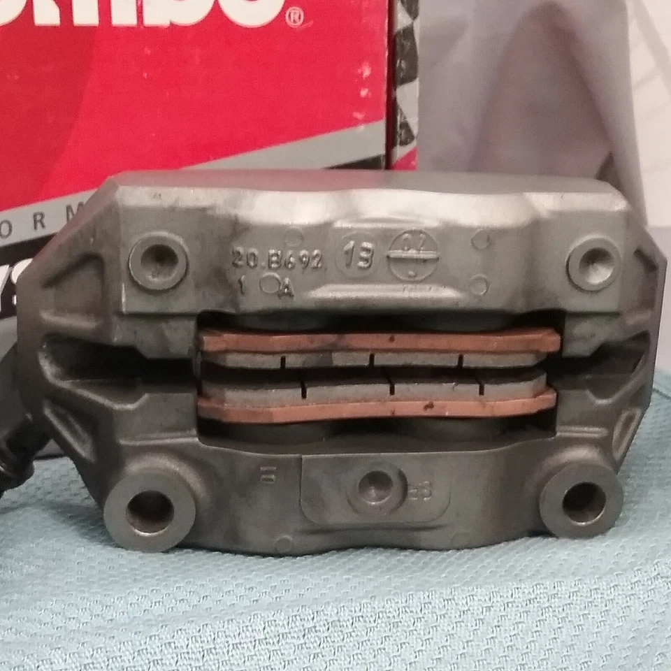 JUEGO DE PINZAS DE FRENO DELANTERAS BREMBO 61041302C HYPERMOTARD 939 DUCATI Foto 2 de 3