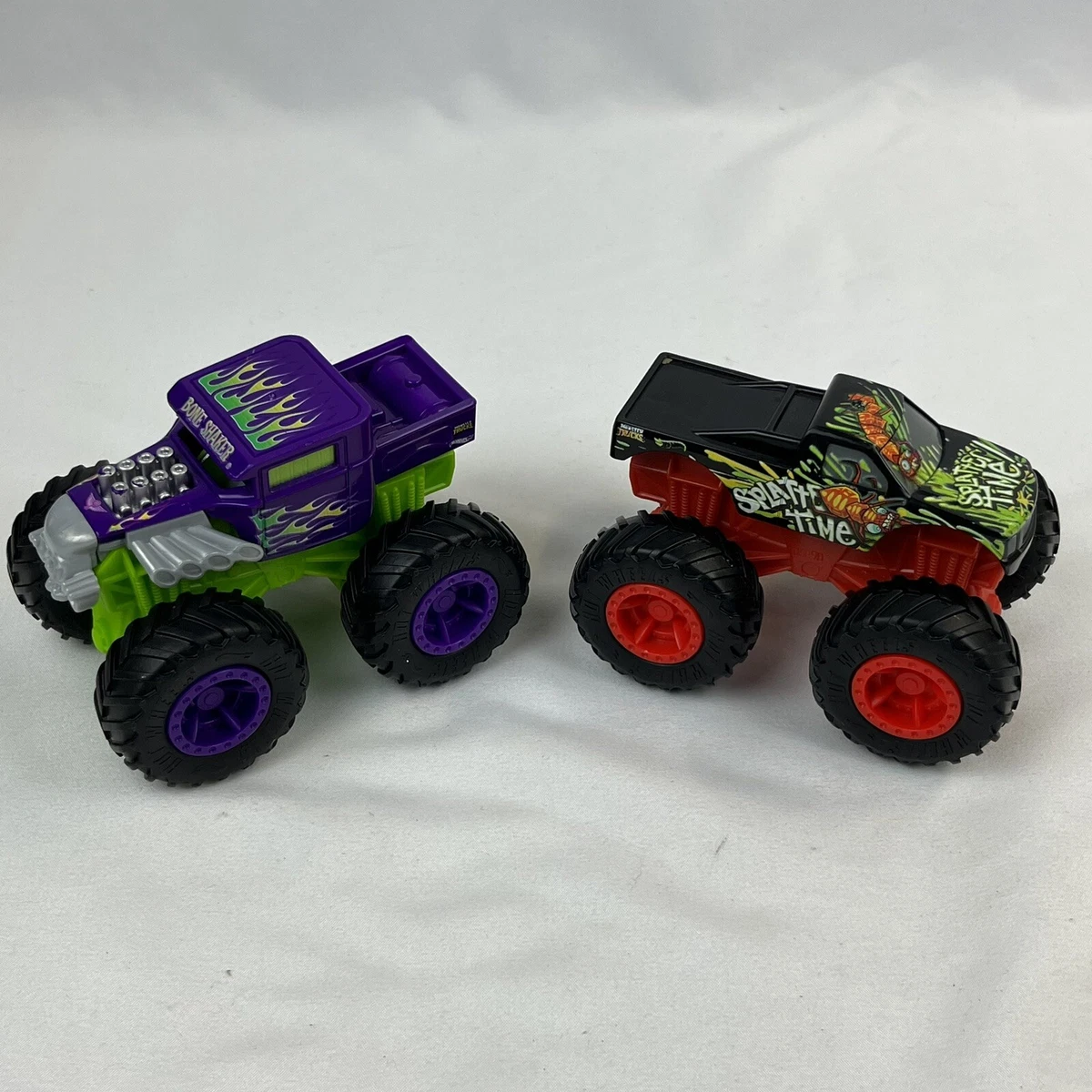 Hot Wheels Monster Trucks 1:43 Scale Bone Shaker Rev Tredz Vehicle 