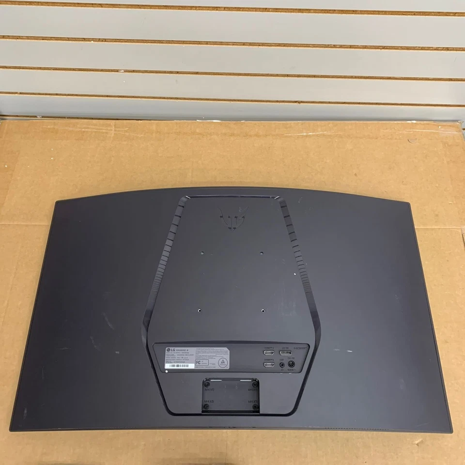 LG Ultragear 32inch QHD 2560x1440 180Hz 1ms 32GS60QC-B Curved Monitor - READ - Image 3 of 4