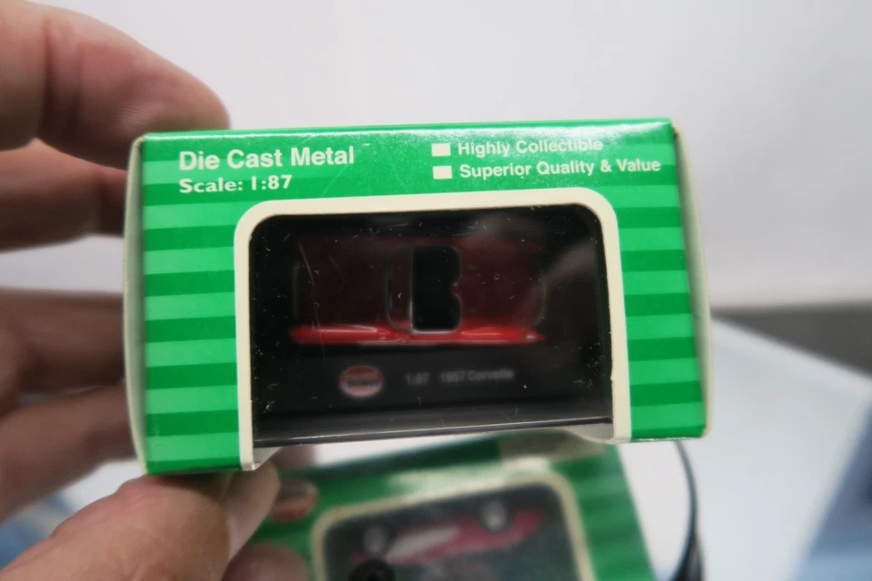 MODEL POWER 1/87 HO SCALE 1957 CHEVROLET CORVETTE CONV. IN RED NEAR MINT IN BOX! - Image 2 of 4