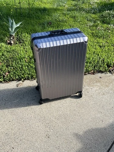 MVST Select, Large, , Aluminum Suitcase in Gray (No zip) 31x19x10