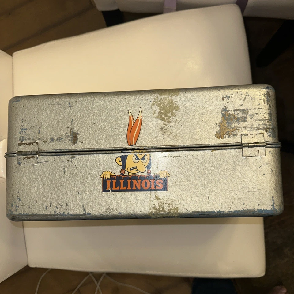 CAJA DE HERRAMIENTAS DE APAREJOS DE METAL UNION DE COLECCIÓN COFRE UTILITARIO PESCA PEGATINAS ILLINOIS Foto 4 de 4