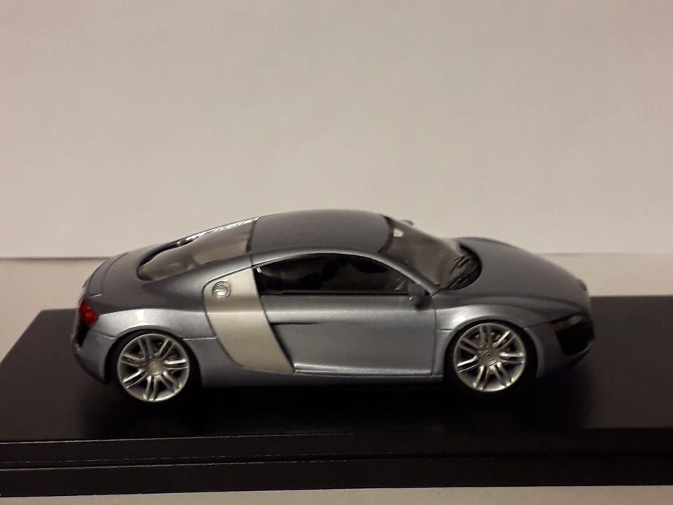 looksmart audi r8 le mans silver/blu modello in resina 1:43 - Immagine 3 di 4