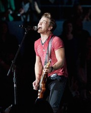 Hunter Hayes performs at UNO Lakefront Arena on December 4 2014 in- Old Photo 15