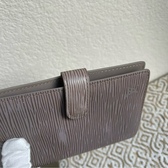 Louis Vuitton Lilac Epi Leather PM Agenda Cover /Passport holder