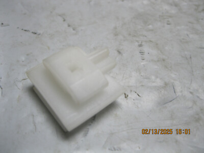 11548932 Genuine GM OEM 15590422 Door Trim/Access RETAINER | eBay
