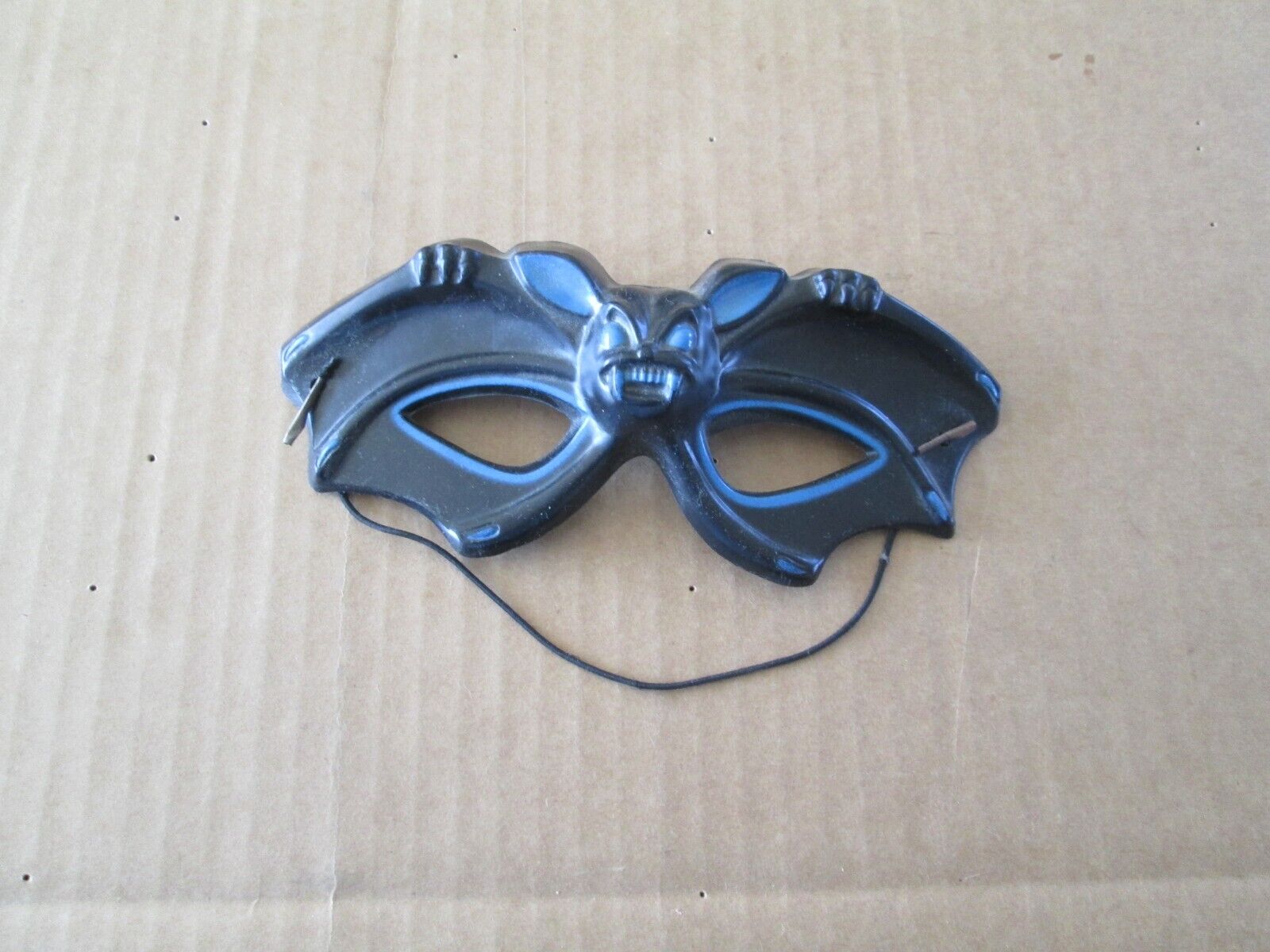 Vintage 1960’s Foster Grant Plastic Halloween Bat Mask Glasses w/ original band