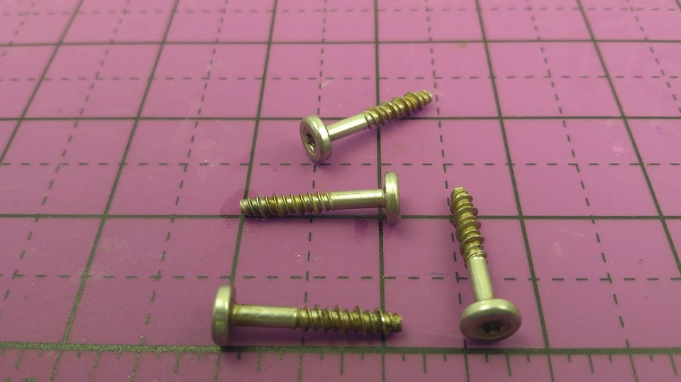 W10348405 - Tornillo de pantalla de filtro de sumidero para lavavajillas KitchenAid Foto 3 de 3