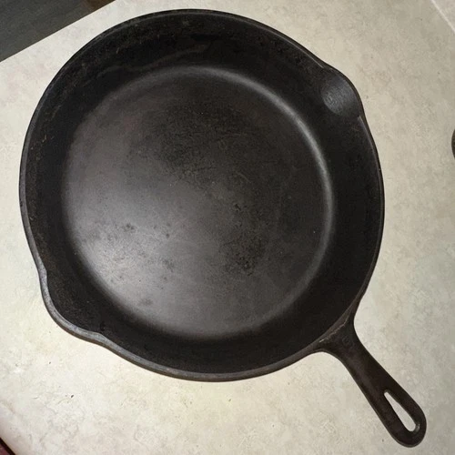 Vintage, Griswold #9 Cast Iron Skillet Small Logo Erie PA