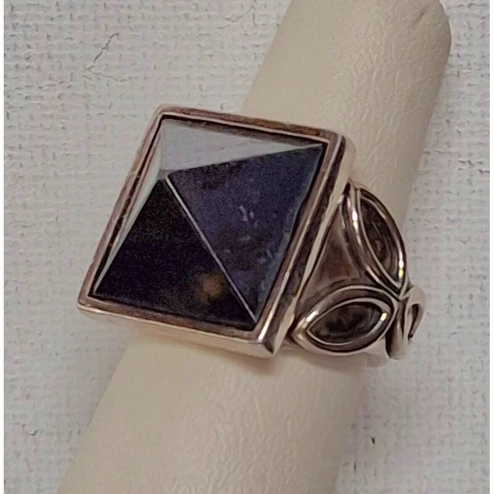 ANILLO PIRAMIDAL ESPINELA NEGRA PLATA ESTERLINA 925 GUIJARROSSTEIN-CORD STUDIO TALLA CIELO Foto 3 de 4