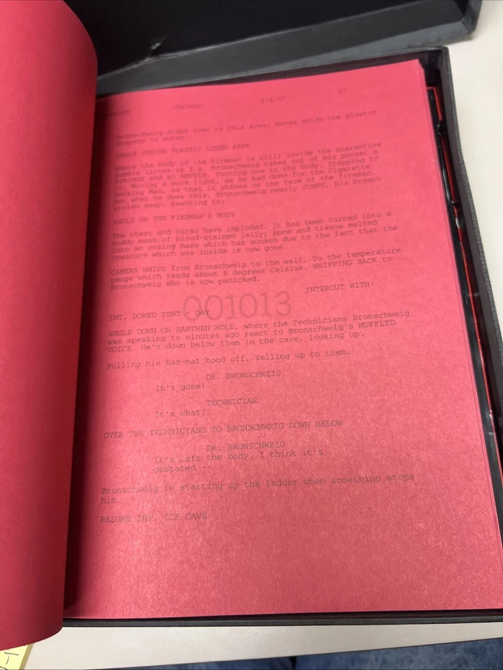 The X Files Fight The Future Special Collector's Edition VHS Box Set Complete - Image 3 of 4