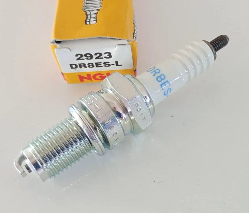1 bougie moto scooter NGK DR8ES-L - Photo 1/1
