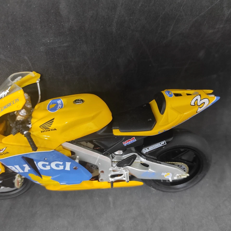 Moto Honda RC211V #3 jaune Biaggi  2004 Altaya 1/12 GP motos collection - Photo 3/4