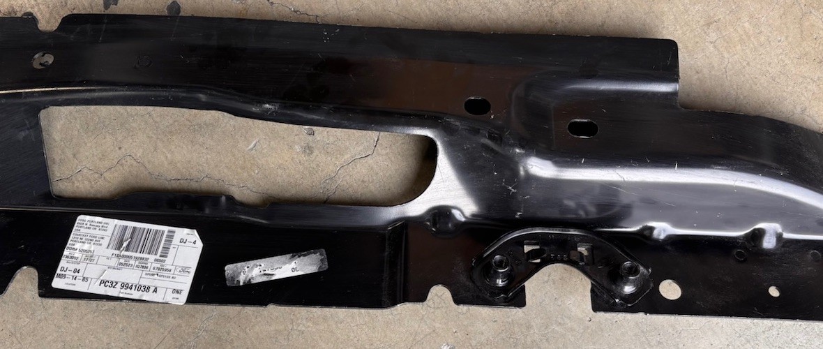   プレート 1062 Genuine Ford Truck Bed Panel Reinforcement PC3Z-9941038-A for sale