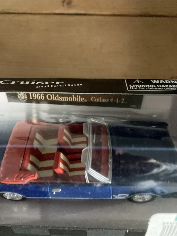 NEWRAY City Cruiser Collection OLDSMOBILE CUTLASS 1/43 DieCast Car CASI COMO NUEVO '66 Foto 2 de 4