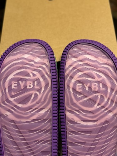 Nike EYBL Calm Slides 2024 "Benvenuti nella famiglia EYBL" MOLTO RARE - Foto 12 di 13