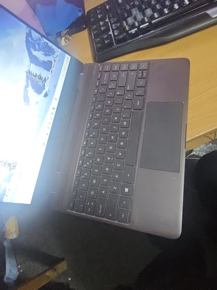 HP Spectre x360 Convertible 13-ac0xx Touchscreen i7  Win11 - Image 3 of 4