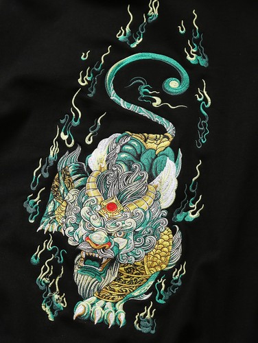 Niepce Men's Japanese Streetwear Raging Lion Embroidery Graphic Sweater - Picture 22 of 38
