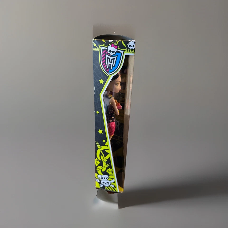 Mattel Monster High Creepateria Draculaura Doll 2013 Mattel Barbie Fashion NEW - Image 3 of 4