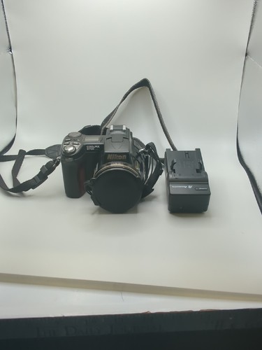 Nikon Coolpix L18 8MP Pocketable CCD Vintage Digital Camera Plus L100