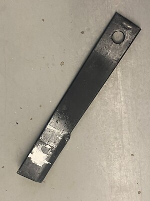 SCHULTE CANADA 401-028 MOWER BLADE 4'' X 28'' X 1/2'' WITH A 1-1/2'' BOLT HOLE