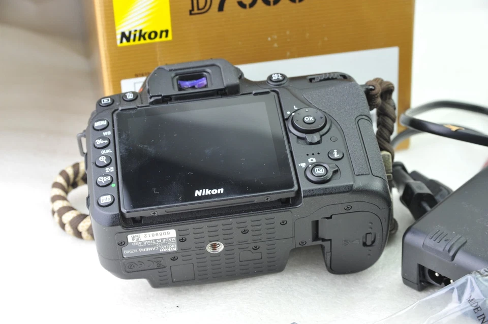 Nikon D7500 20,9MP Digital SLR Kamera , Auslösungen/shutter count 44821 - Bild 3 von 4