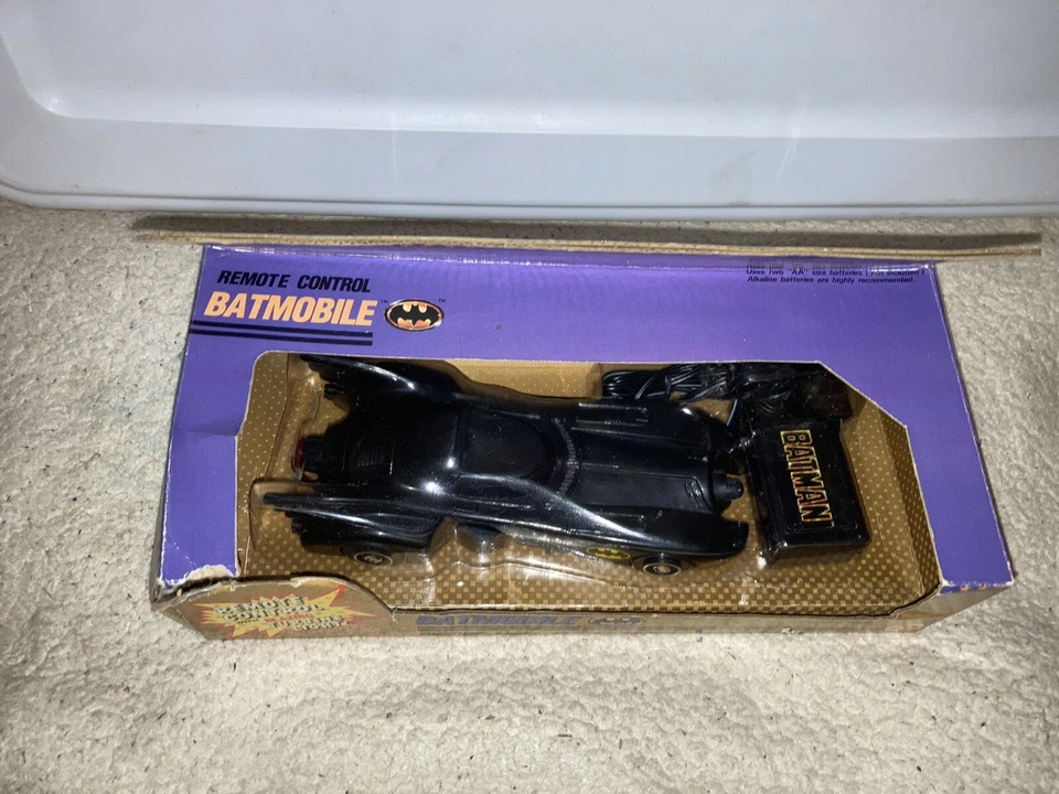 Raro BATMAN Control Remoto BATMOBILE #4431 con Luz de Turbina 1989 Toy Biz Nuevo en Caja Foto 2 de 4