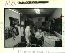 1986 Press Photo Chuck Peng & Darren Cheng in Houston KLVL radio station