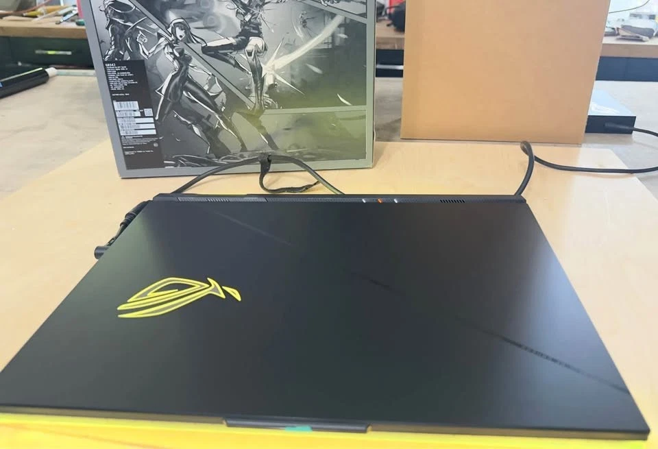 ROG STRIX SCAR 18–i9-14900HX— NVIDIA GeForce RTX 4090 GPU—DDR5 64GB— 2T SSD - Image 3 of 4